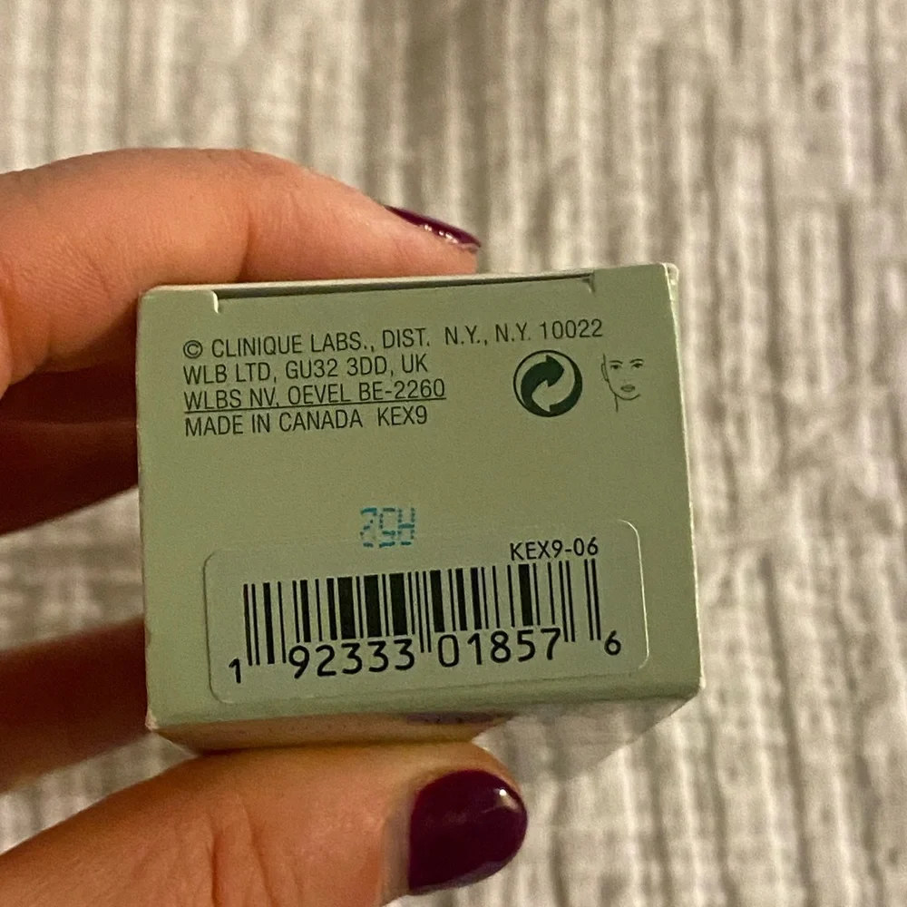 Clinique Moisture Surge Sheertint Hydrator Broad Spectrum SPF 25 Universal Deep